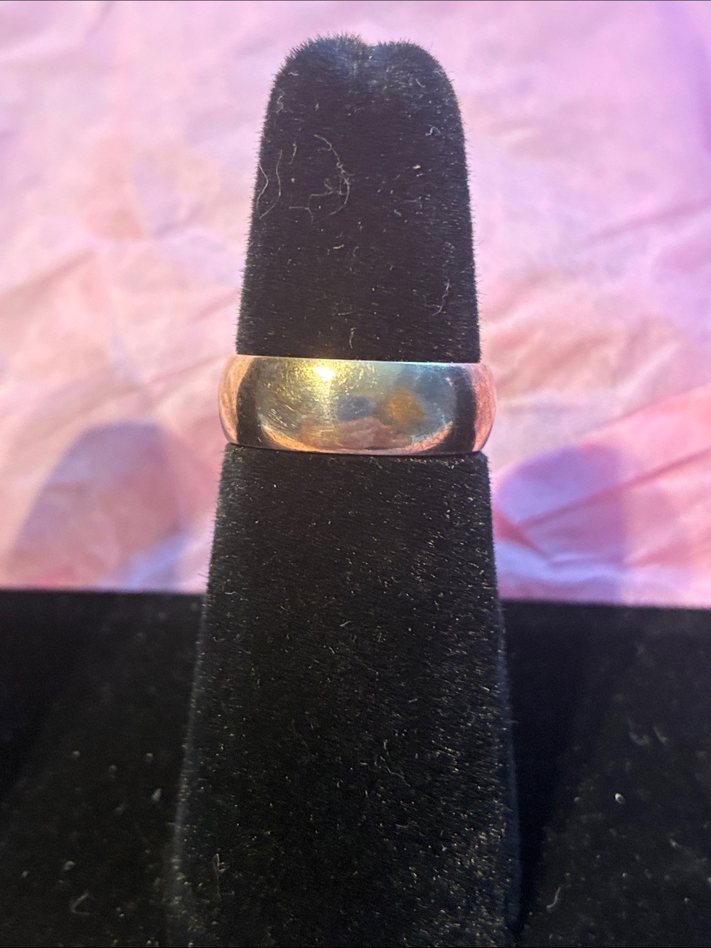 14K 6mm Band.  Size 7.    4.63 Grams